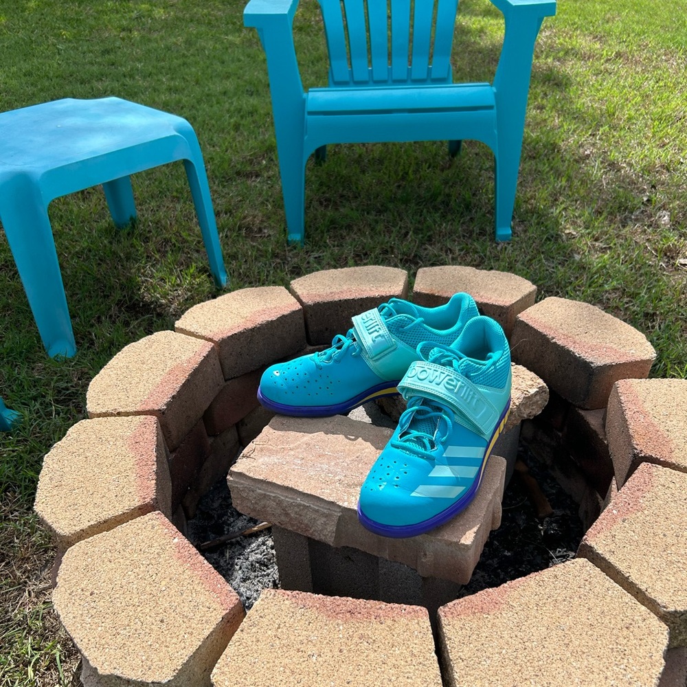 Adidas Powerlift turquoise size 10.5 US